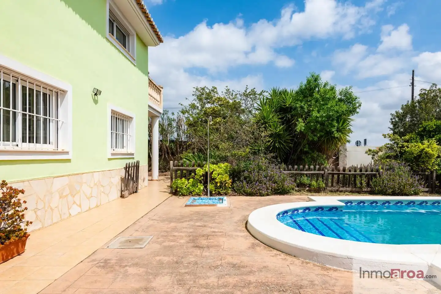 Vista exterior de Casa o xalet en venda en Bétera amb Calefacció, Jardí privat i Terrassa