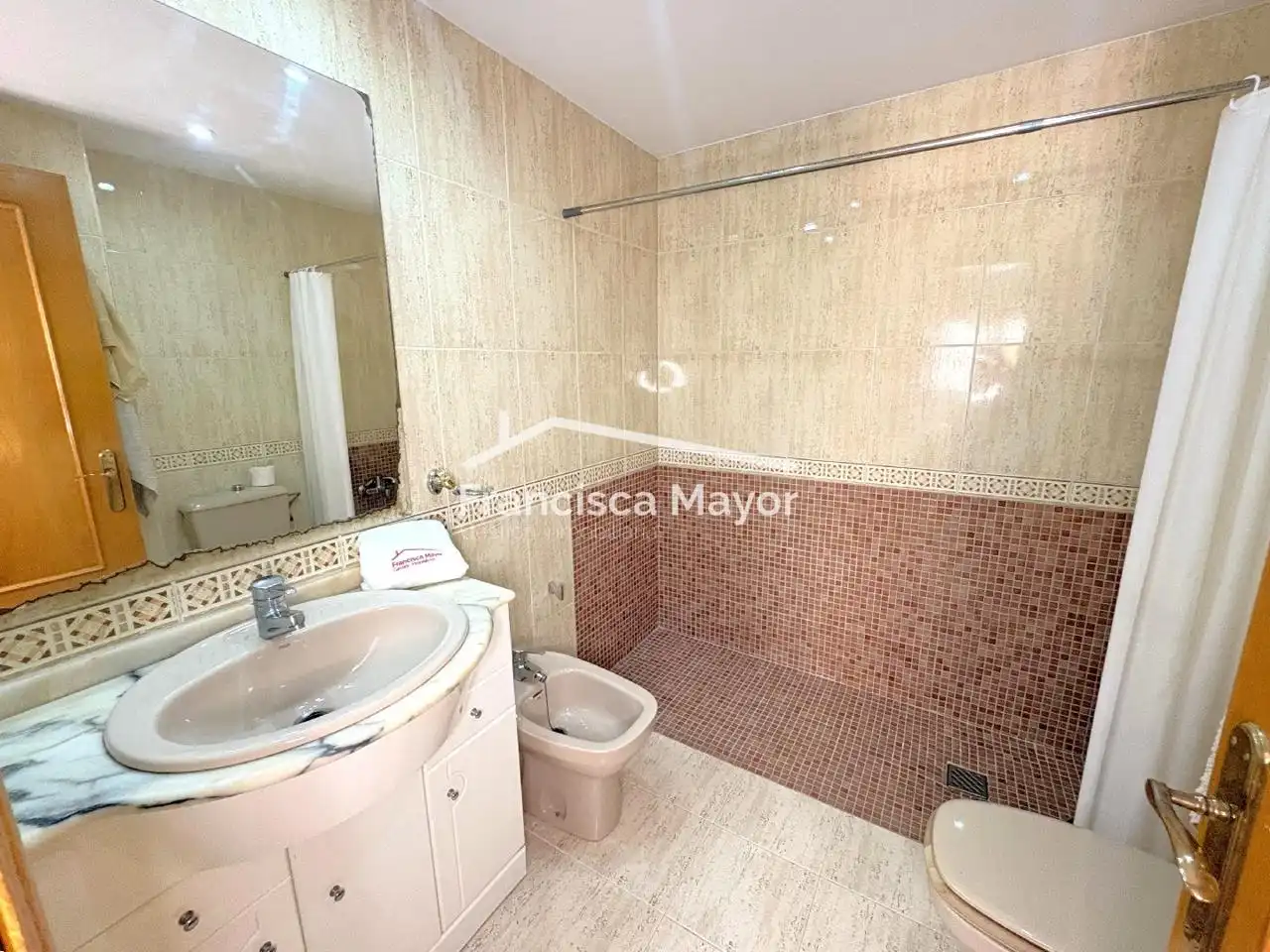 Badezimmer von Wohnung zum Verkauf in Valencia mit Klimaanlage, Möbliert und Alarm