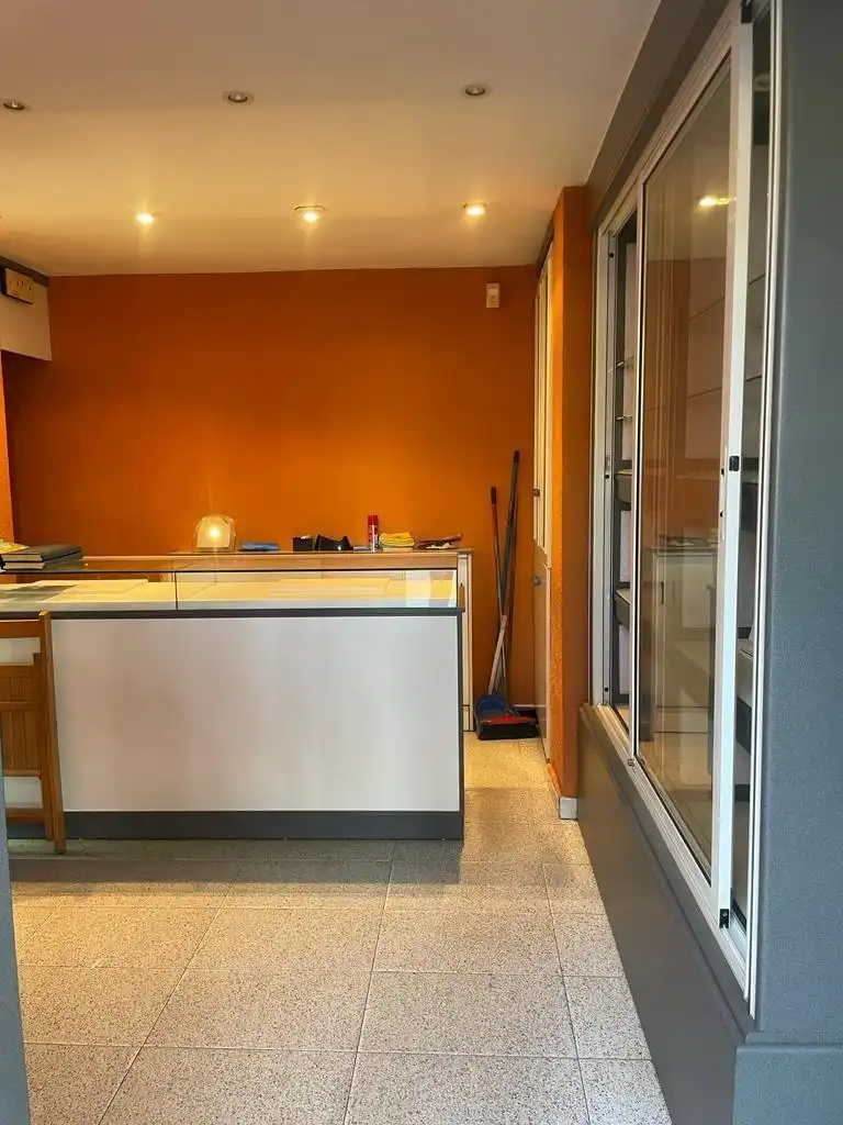 Local en venta en Cornellà de Llobregat