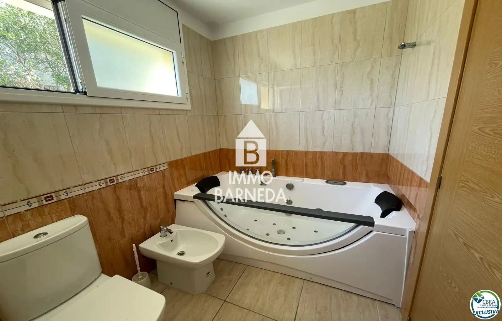 Bany de Casa o xalet en venda en Roses amb Calefacció, Jardí privat i Terrassa