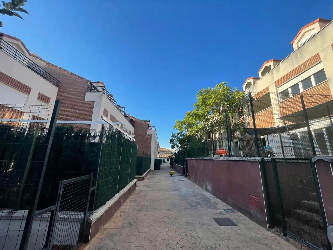 Vista exterior de Dúplex en venda en Piedralaves amb Terrassa, Moblat i Piscina comunitària