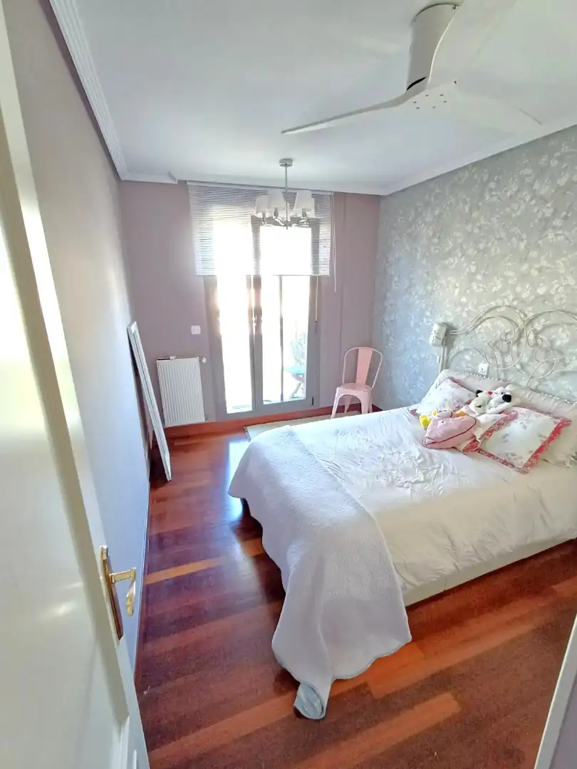 Habitación de Ático en venta en Urduliz con Calefacción, Terraza y Trastero