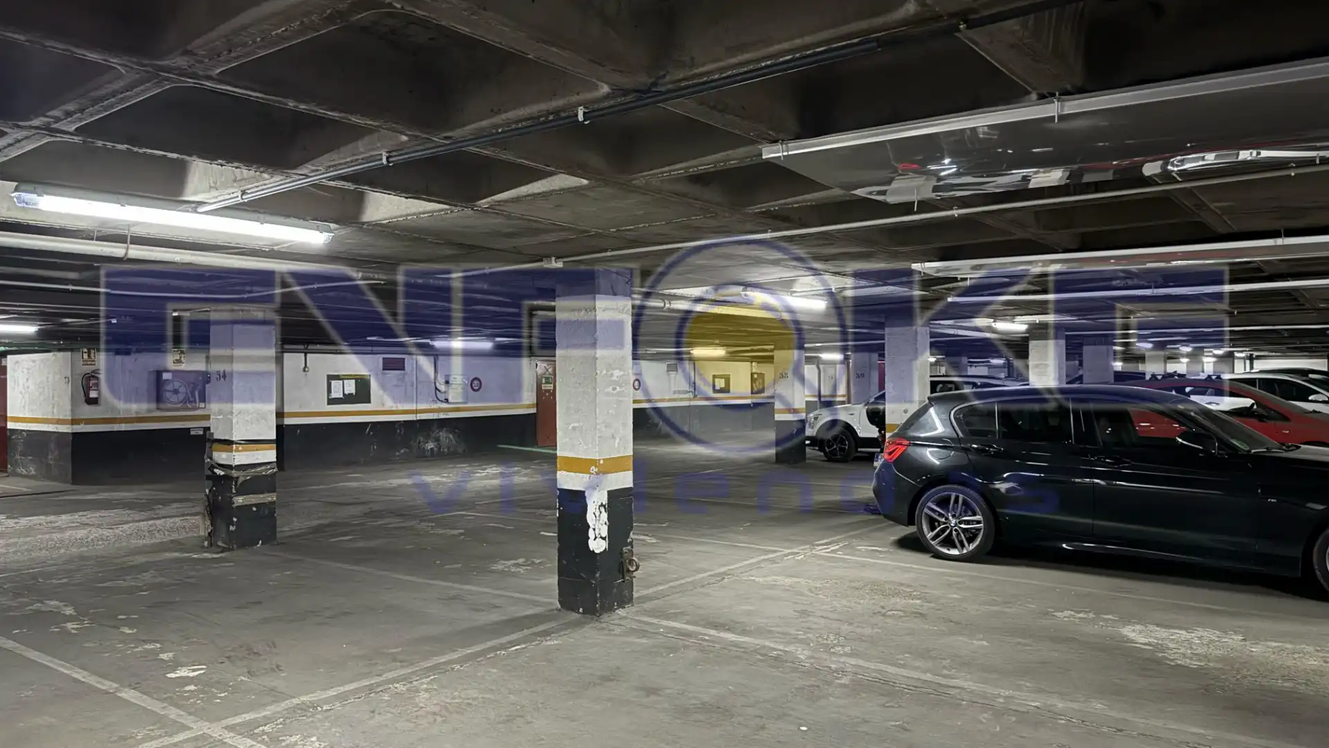 Parking de Piso en venta en Madrid con Calefacción y Terraza