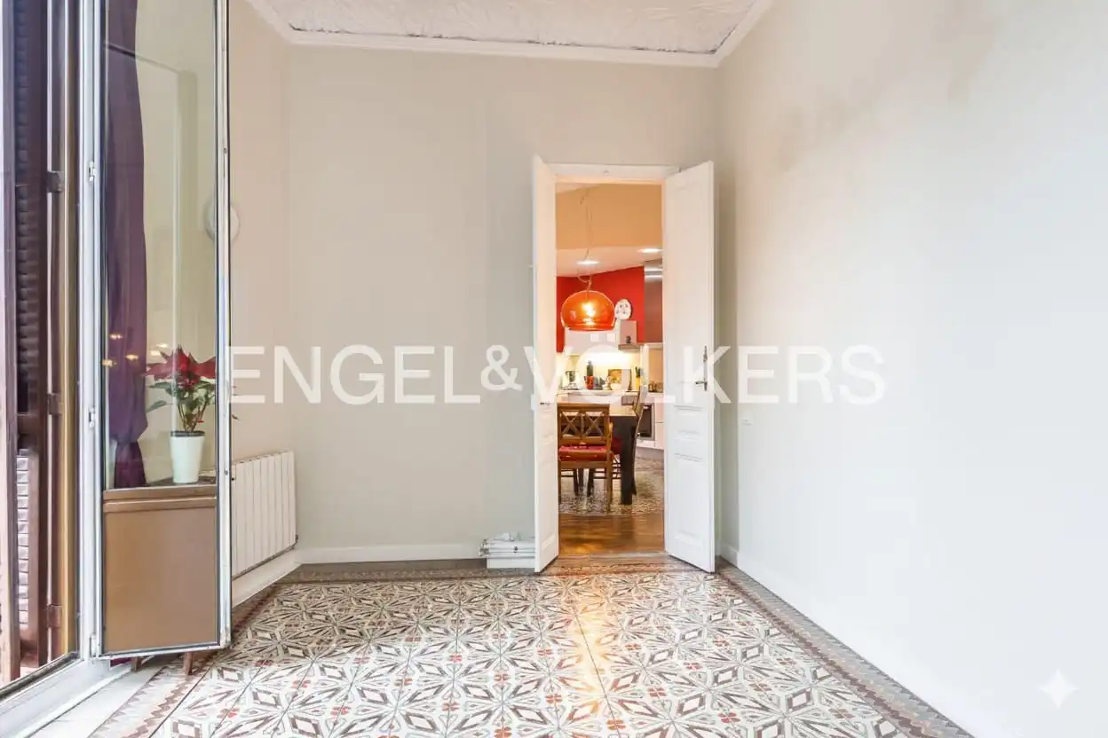 Flat for sale in Barcelona  with Air Conditioner, Heating and Balcony