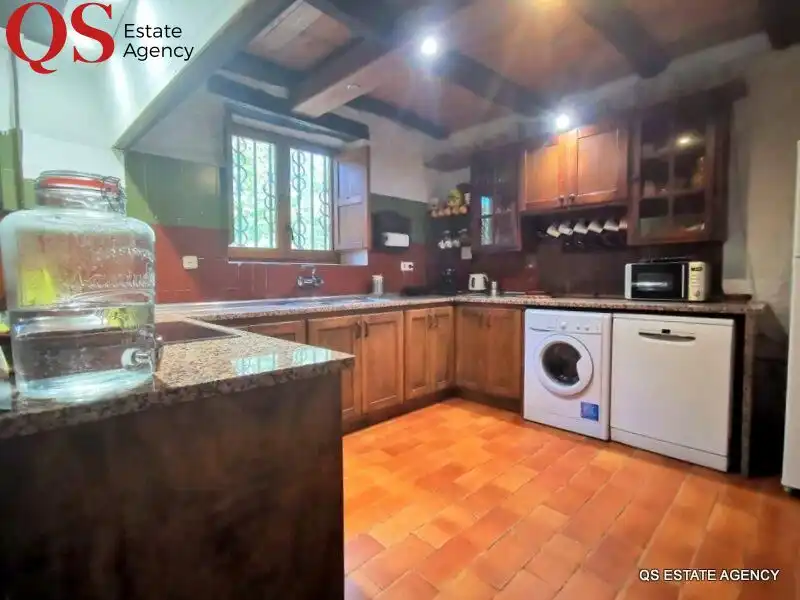 Cocina de Finca rústica en venta en La Cellera de Ter con Aire acondicionado, Calefacción y Jardín privado