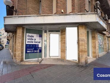 Local comercial en alquiler en Carrer Pintor Gisbert