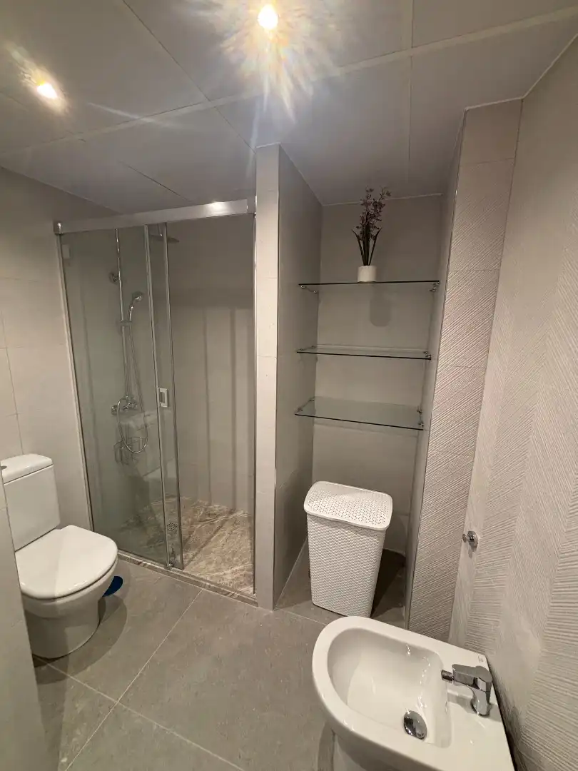 Baño de Apartamento de alquiler en Cájar con Aire acondicionado, Calefacción y Amueblado