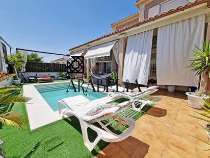 Exterior view of House or chalet for sale in  Córdoba Capital  with Air Conditioner, Heating and Private garden