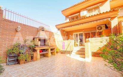 Vista exterior de Casa adosada en venda en Alicante / Alacant amb Aire condicionat i Terrassa