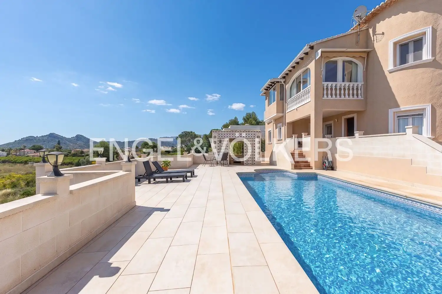 Vista exterior de Casa o xalet en venda en Pedreguer amb Aire condicionat, Calefacció i Jardí privat