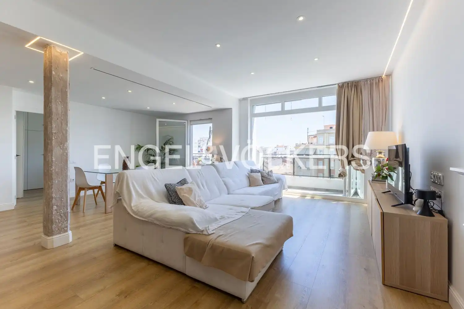 Living room of Flat for sale in Valencia  with Air Conditioner, Heating and Balcony