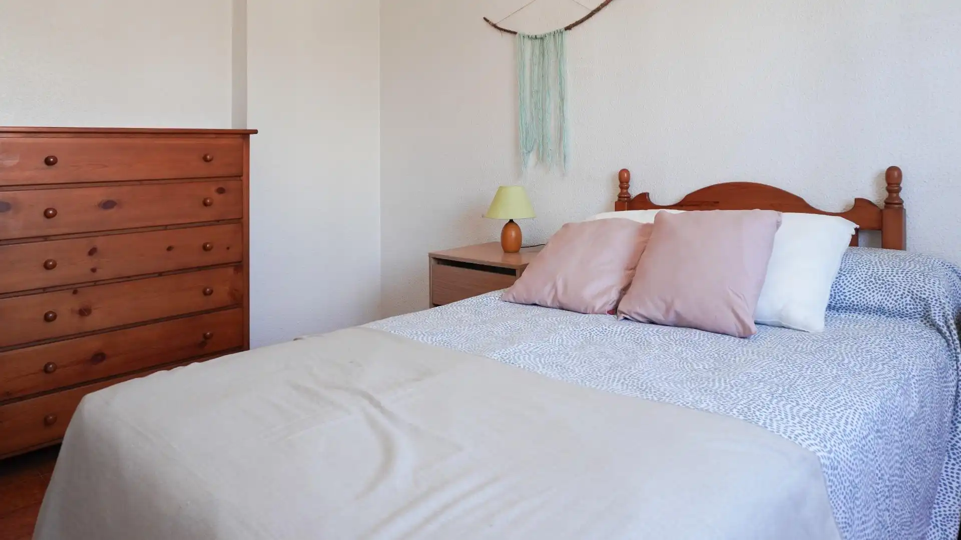 Schlafzimmer von Dachboden zum Verkauf in El Puig de Santa Maria mit Privatgarten, Terrasse und Balkon