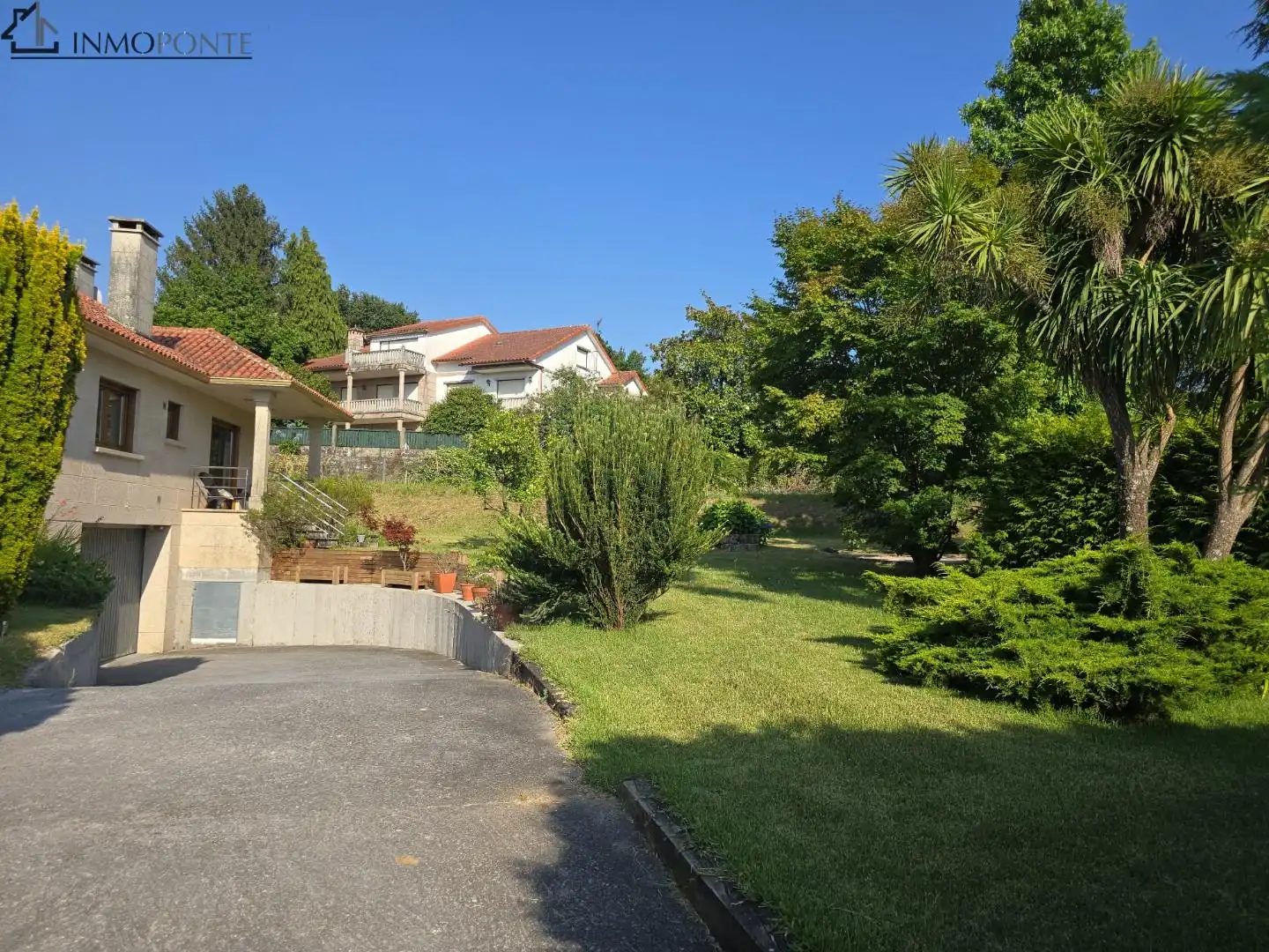 Vista exterior de Casa o xalet en venda en Pontevedra Capital  amb Calefacció, Jardí privat i Terrassa