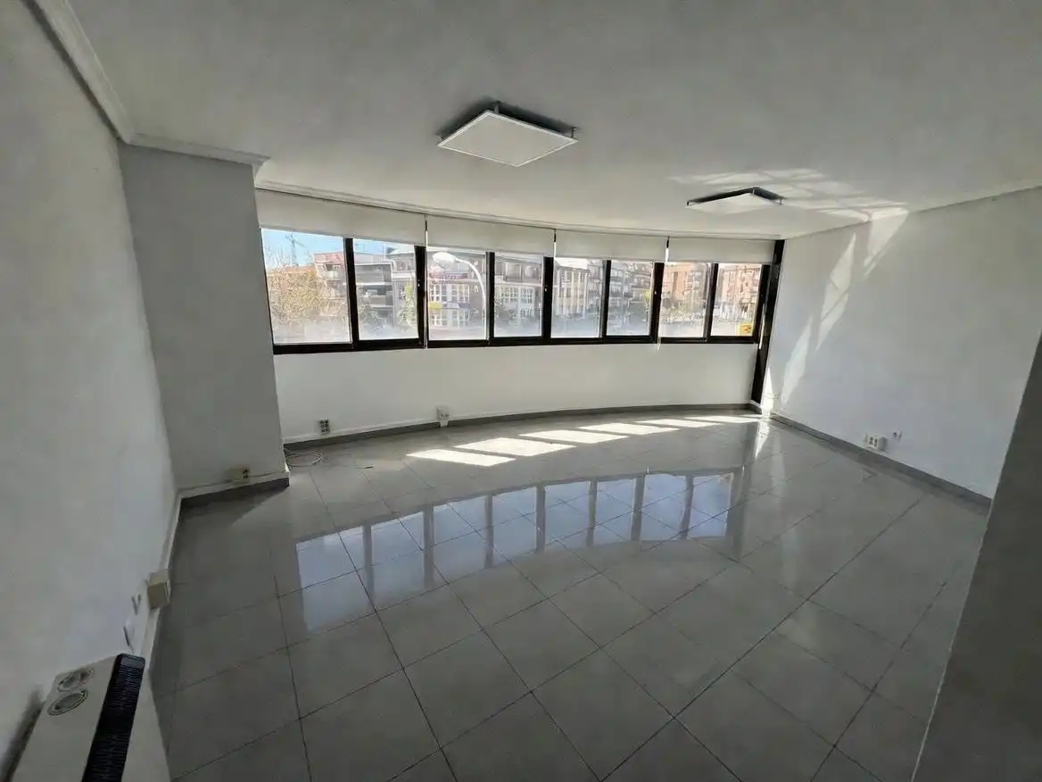 Büro zur Miete in Majadahonda mit Klimaanlage und Heizung