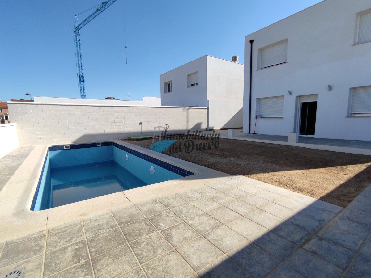 Swimming pool of Single-family semi-detached for sale in Zamora Capital   with Heating, Private garden and Terrace