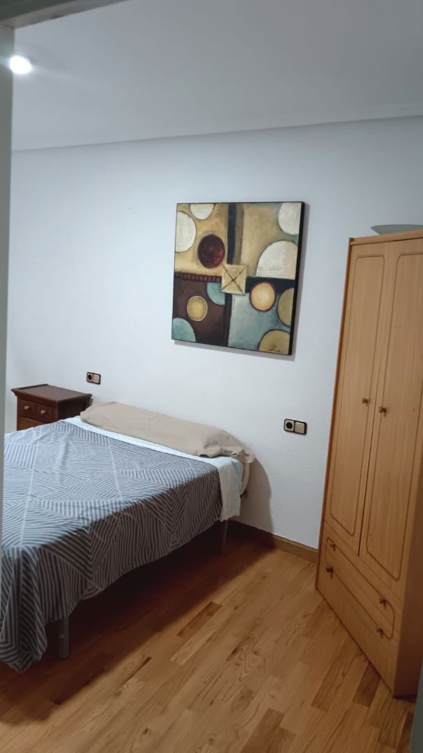 Dormitori de Apartament per a compartir en  Murcia Capital amb Moblat, Forn i Rentadora