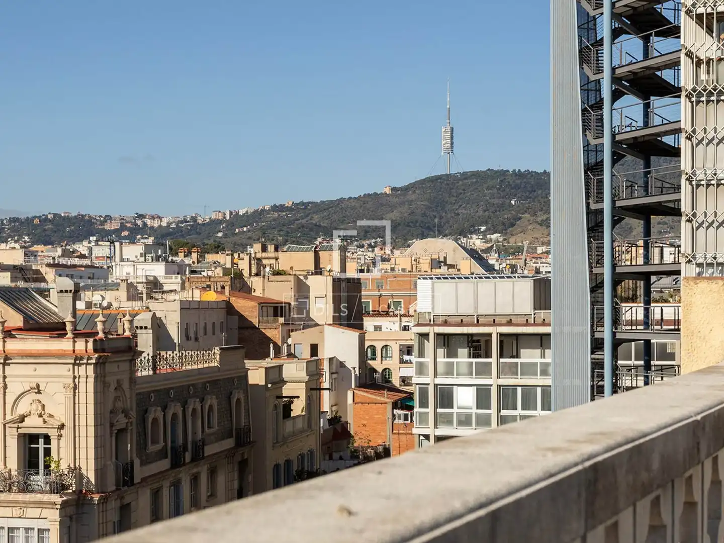 Vista exterior de Àtic en venda en Barcelona amb Terrassa, Piscina i Balcó