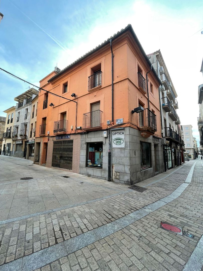 Exterior view of House or chalet for sale in Plasencia  with Air Conditioner, Heating and Balcony