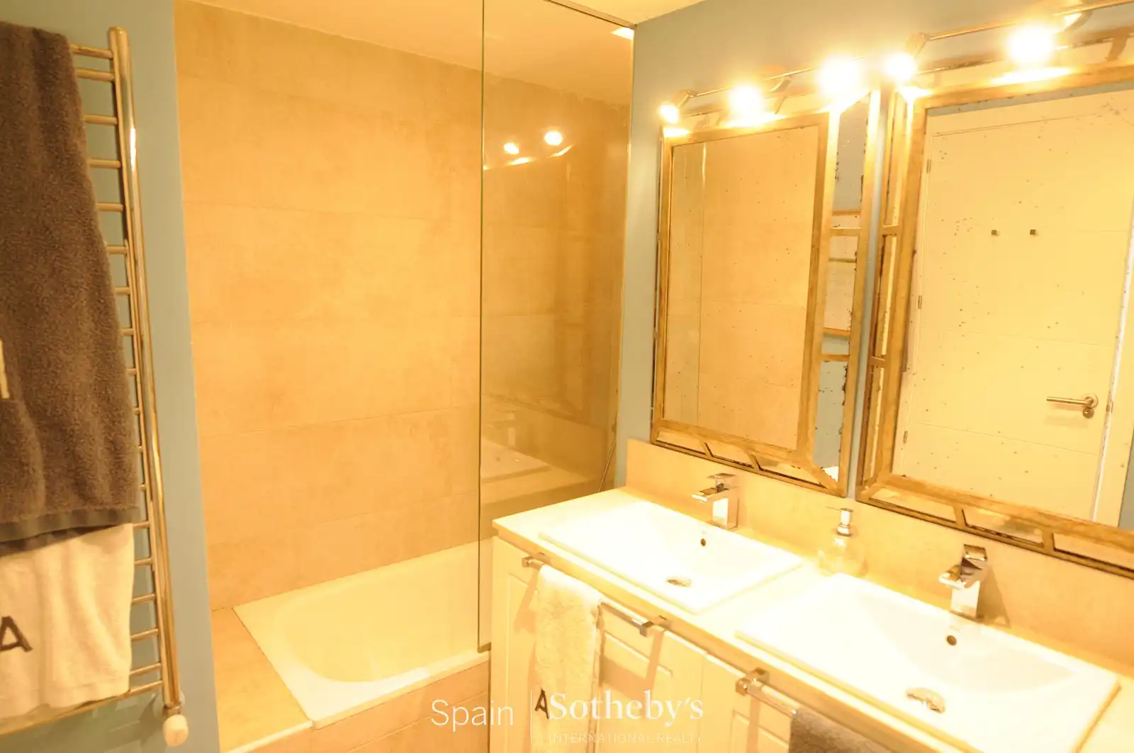 Baño de Apartamento en venta en La Moraleja con Aire acondicionado, Terraza y Trastero