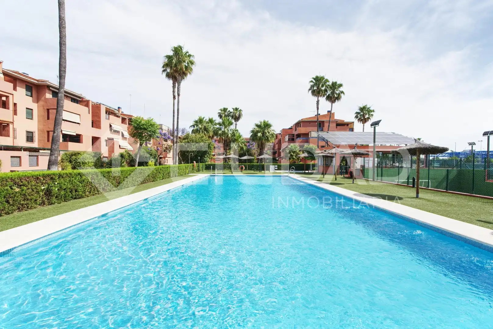 Piscina de Apartamento en venta en San Juan de Aznalfarache con Aire acondicionado, Jardín privado y Terraza