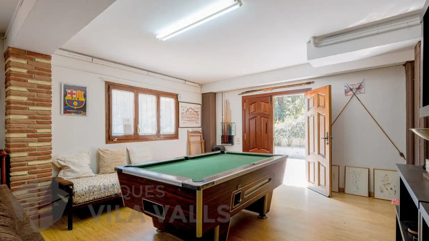 Haus oder Chalet zum Verkauf in Sant Quirze Safaja mit Privatgarten und Balkon