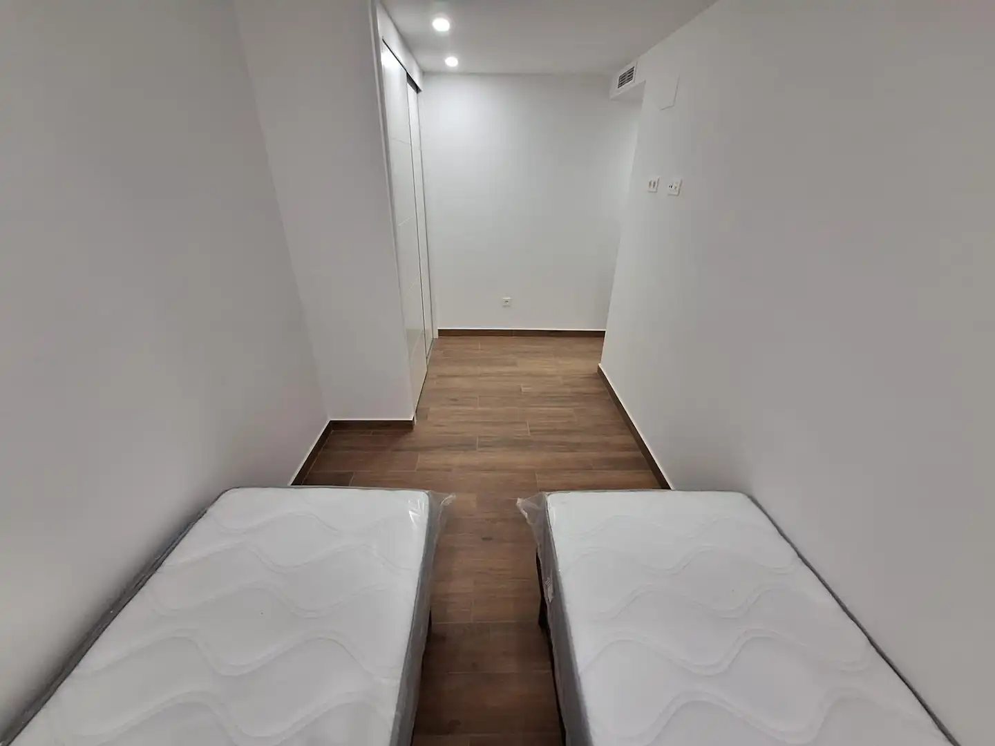 Habitación de Apartamento de alquiler en Torrevieja con Aire acondicionado, Calefacción y Amueblado