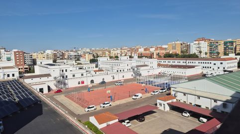 Foto 3 de Piso en venta en Avenida Tomás Romero de Castilla, Valdepasillas - La Paz - Huerta Rosales, Badajoz Capital