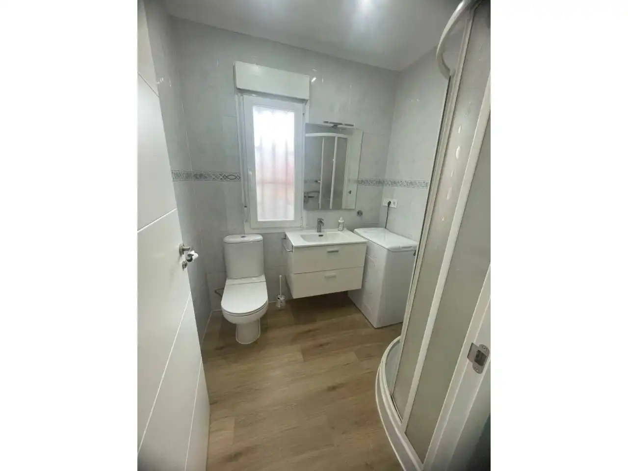 Baño de Piso de alquiler en Burgos con Calefacción, Parquet y Amueblado