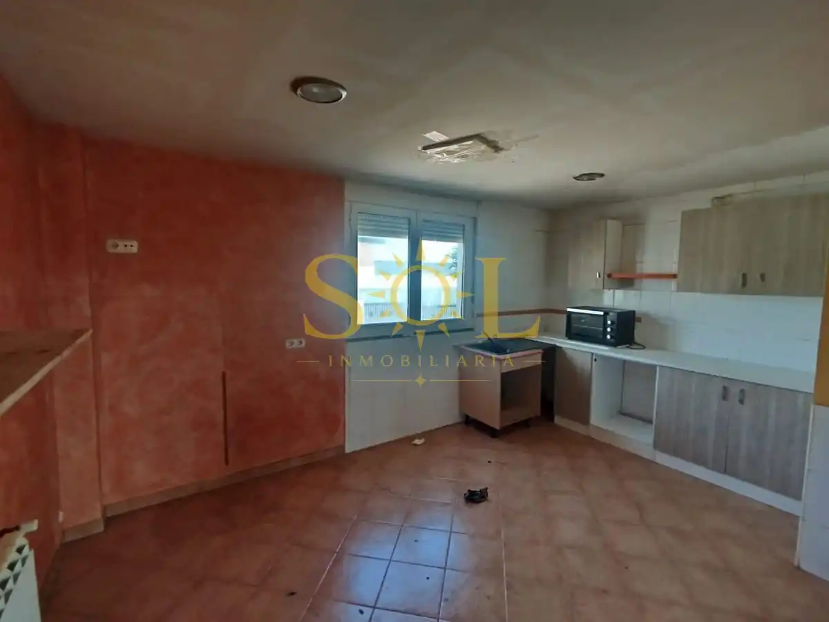 Cocina de Casa adosada en venta en Sariegos con Calefacción, Jardín privado y Terraza