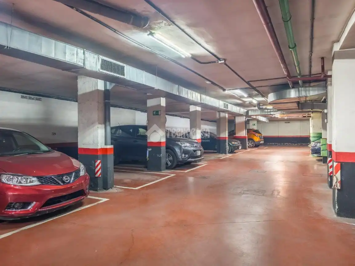 Parking de Piso en venta en Madrid con Aire acondicionado y Calefacción