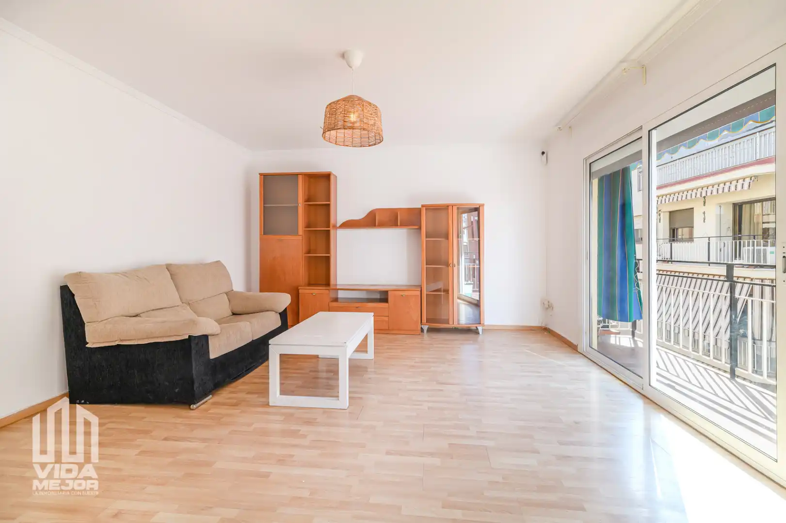 Sala d'estar de Pis en venda en Vilanova i la Geltrú amb Parquet i Balcó