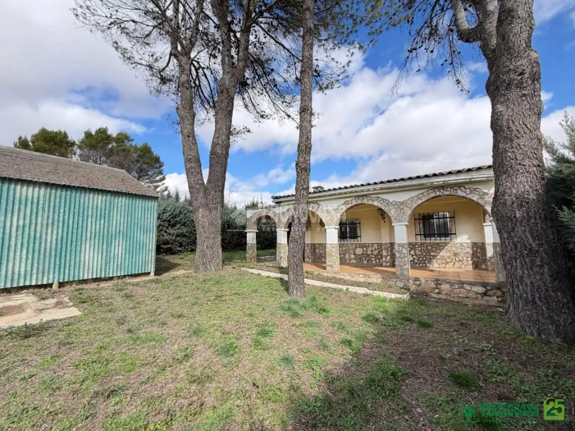 Vista exterior de Casa o chalet en venta en Villar de Cañas con Calefacción, Piscina y Amueblado