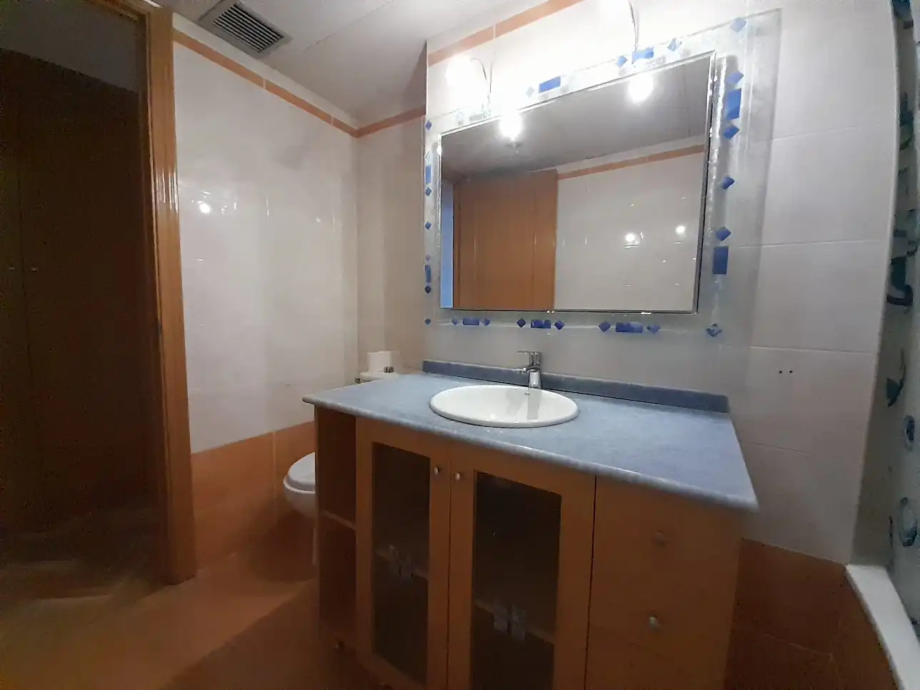 Bathroom of Flat for sale in Madrid  with Air Conditioner, Heating and Storage room
