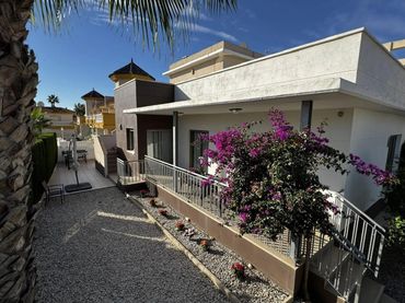 Villa avec balcon à vendre à Calle PONTEVEDRA