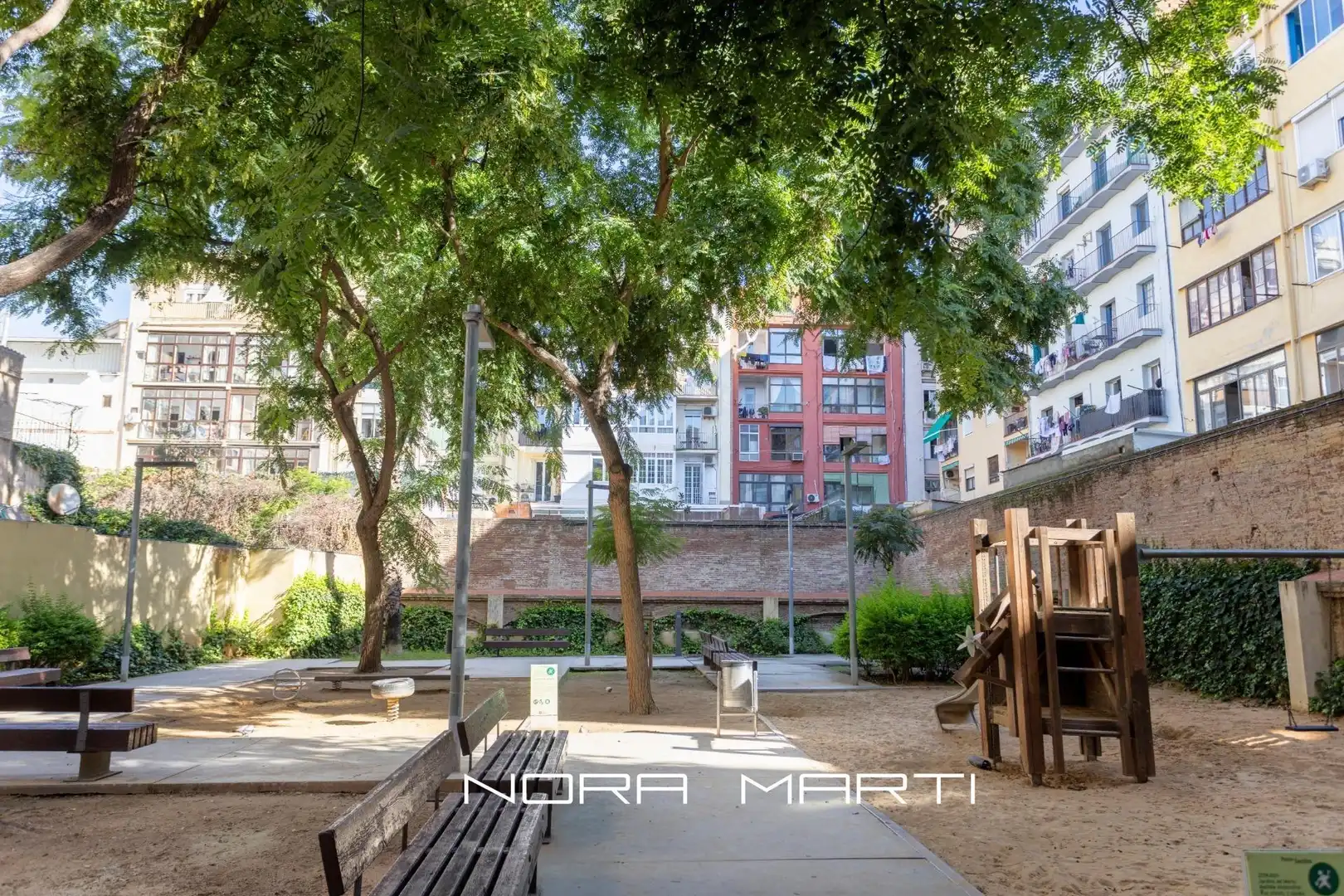 Vista exterior de Planta baja en venta en Eixample