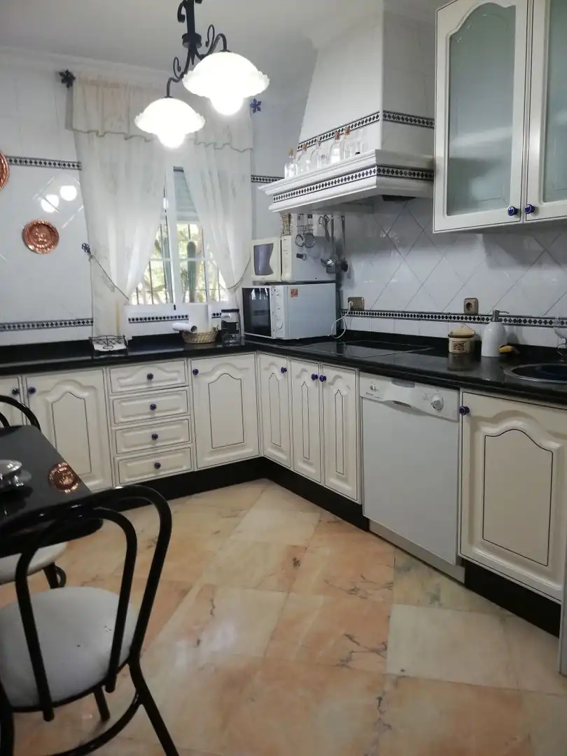 Cuina de Pis de lloguer en Huelva amb Moblat i Balcó