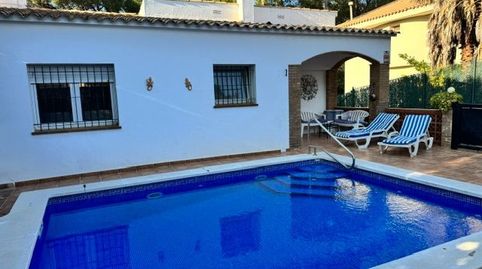 Bonita  casa con piscina.