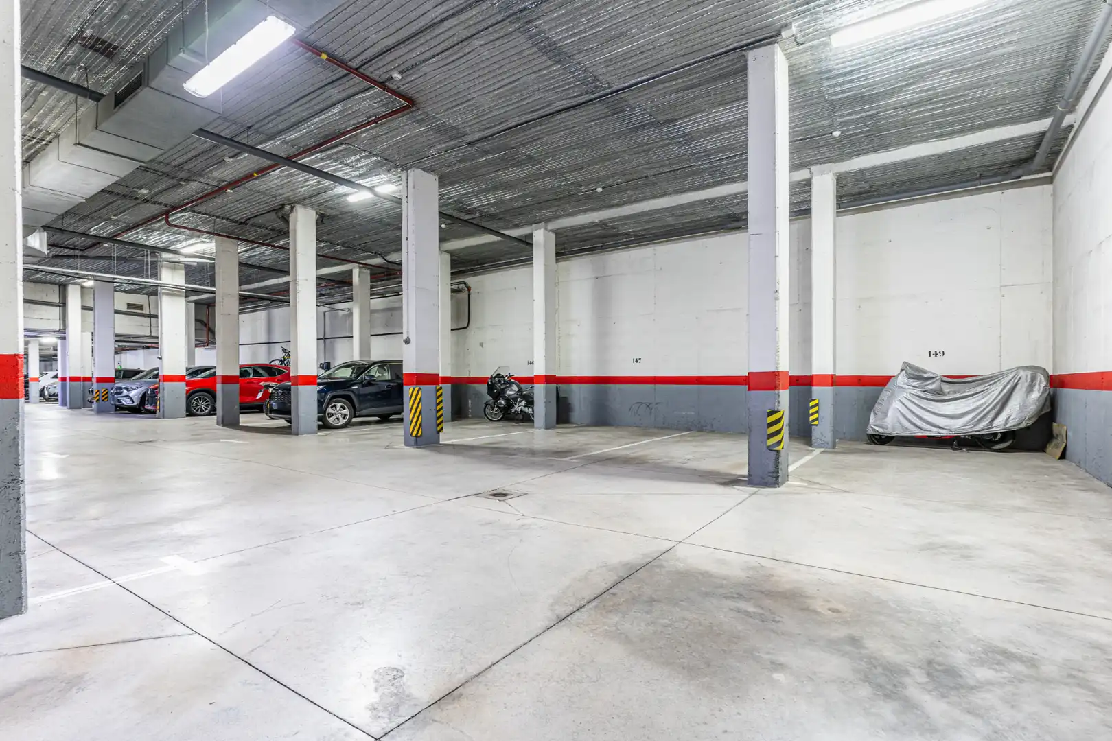 Parking de Ático en venta en Majadahonda con Aire acondicionado, Calefacción y Jardín privado