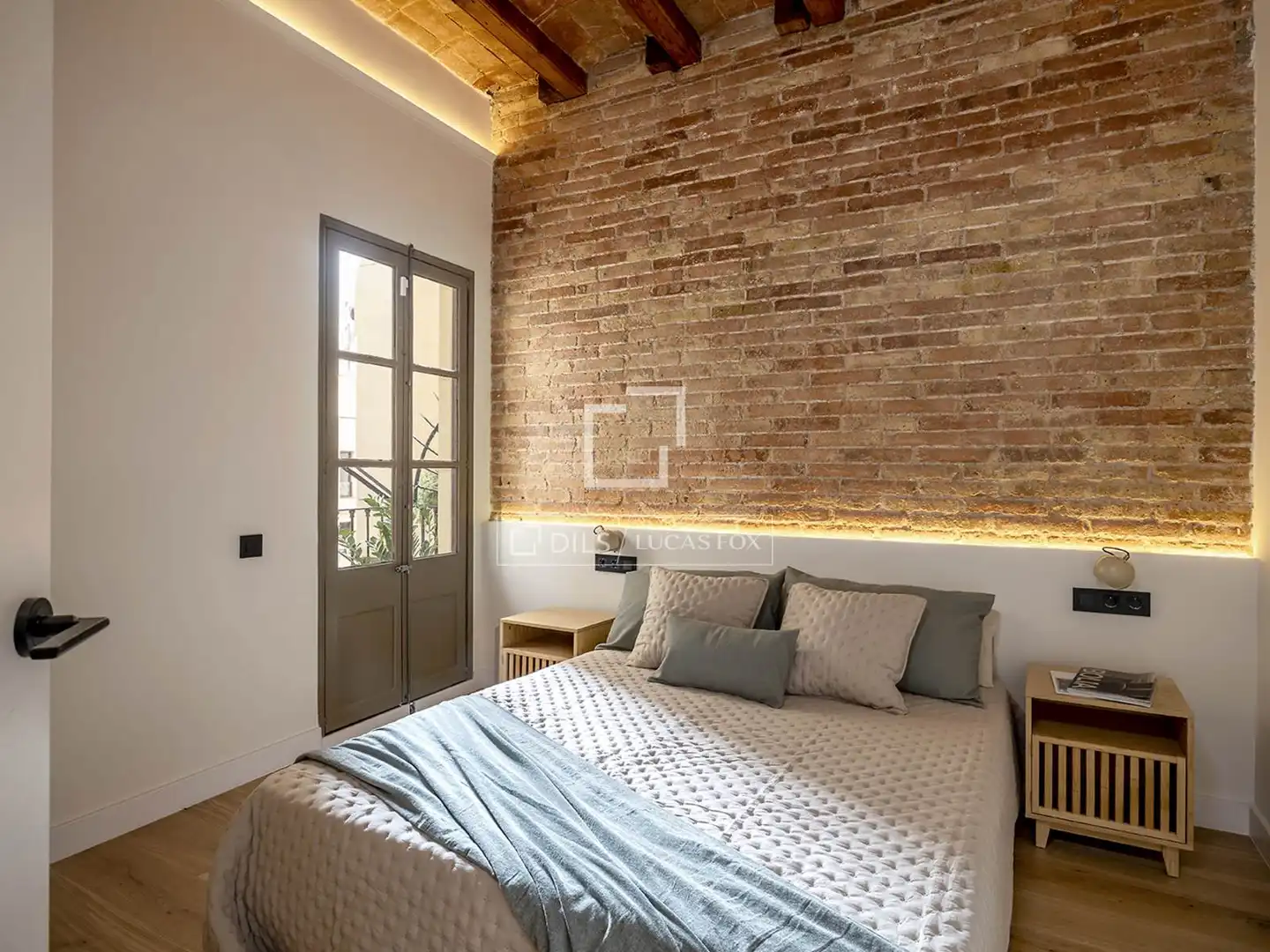 Schlafzimmer von Wohnung zum Verkauf in Barcelona mit Klimaanlage, Heizung und Balkon