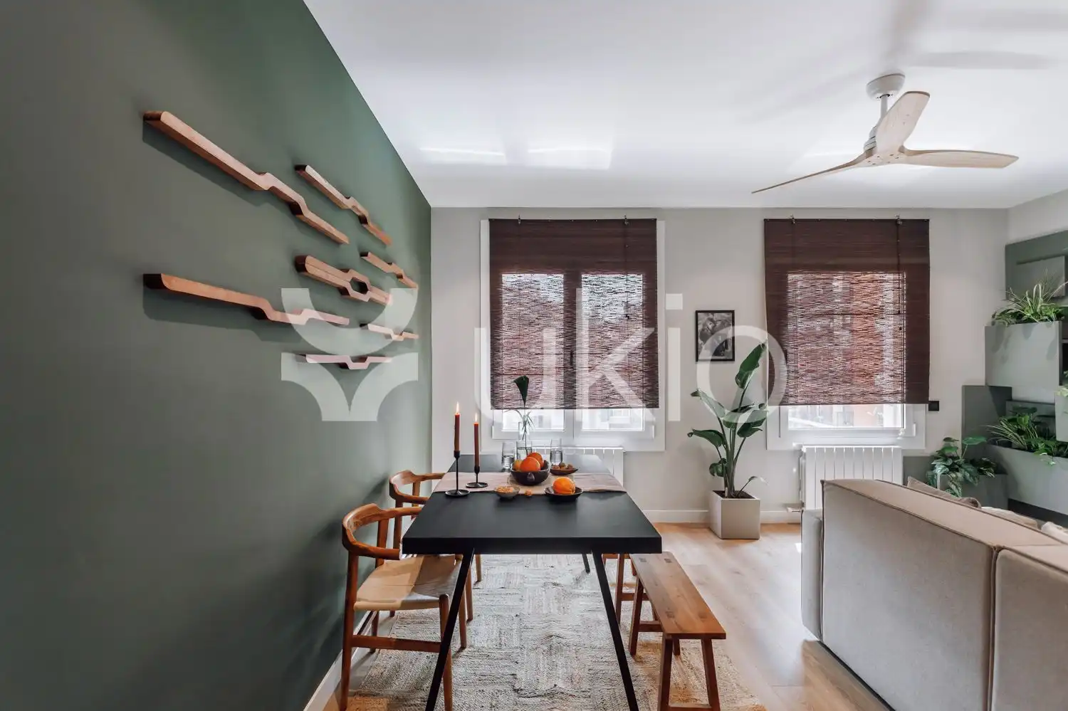 Comedor de Apartamento de alquiler en Barcelona con Aire acondicionado, Calefacción y Amueblado