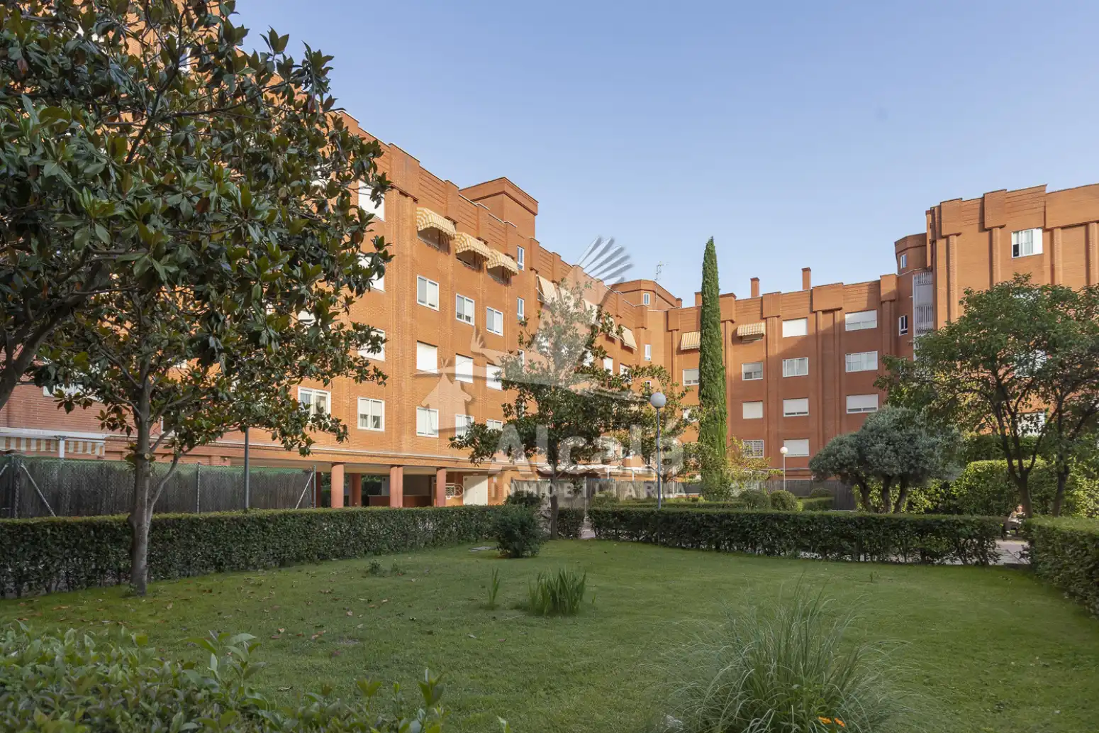 Vista exterior de Piso en venta en Alcalá de Henares con Aire acondicionado, Calefacción y Trastero