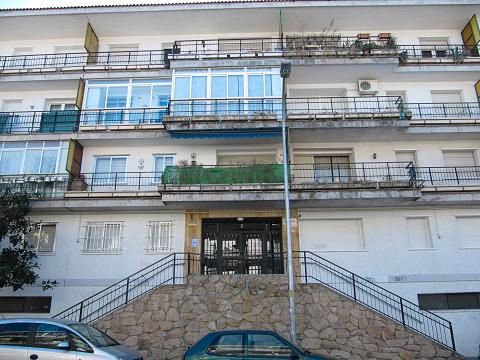 Vista exterior de Apartamento en venta en Collado Villalba con Calefacción y Piscina comunitaria