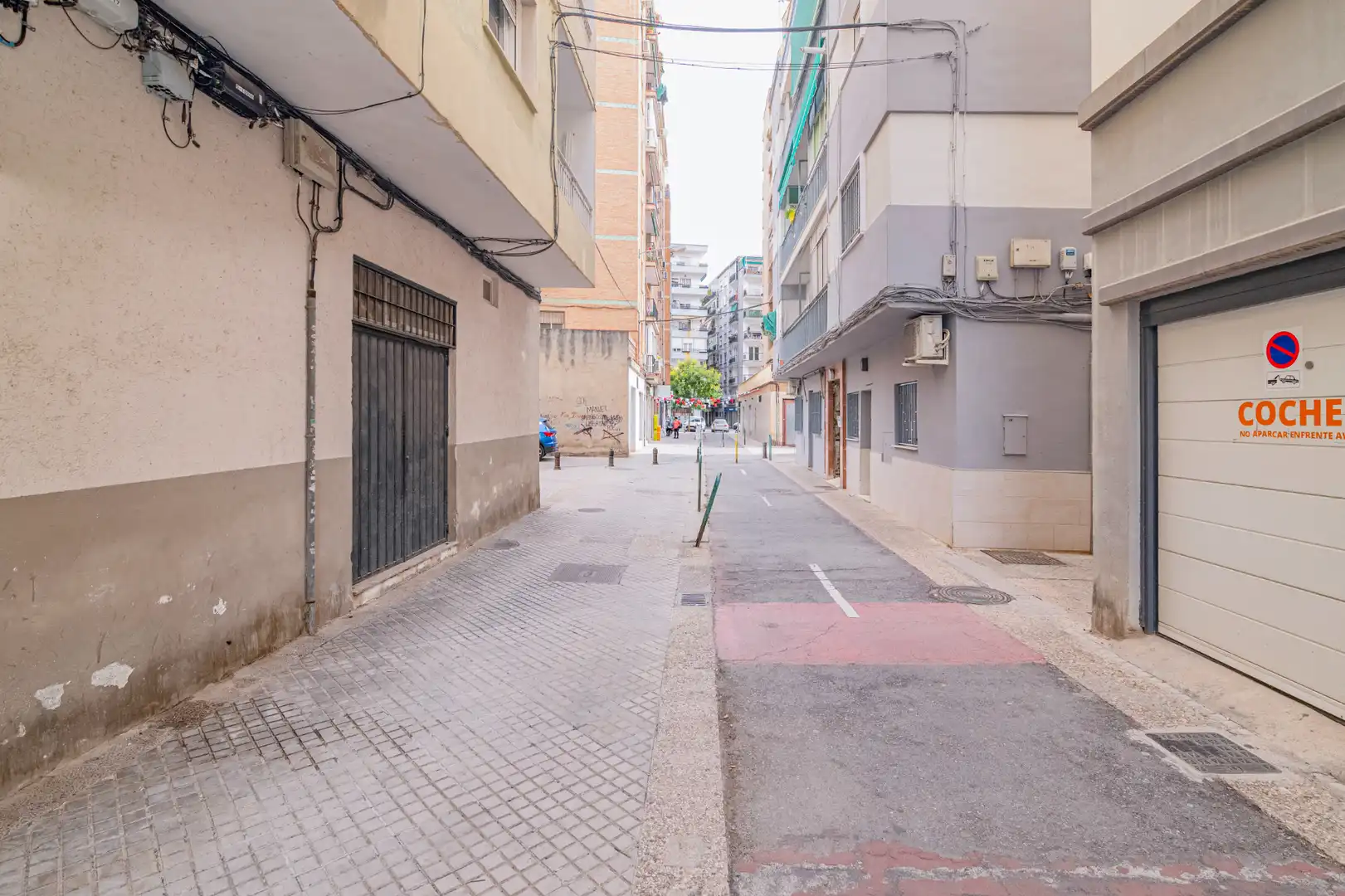 Außenansicht von Wohnung zum Verkauf in Granada mit Balkon