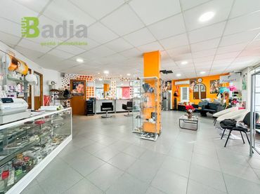 Locale commerciale in vendita a Calvari