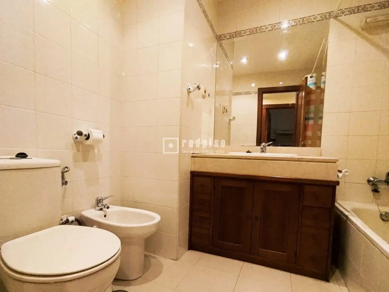 Bathroom of Flat for rent in Madrid  with Heating, Private garden and Parquet flooring