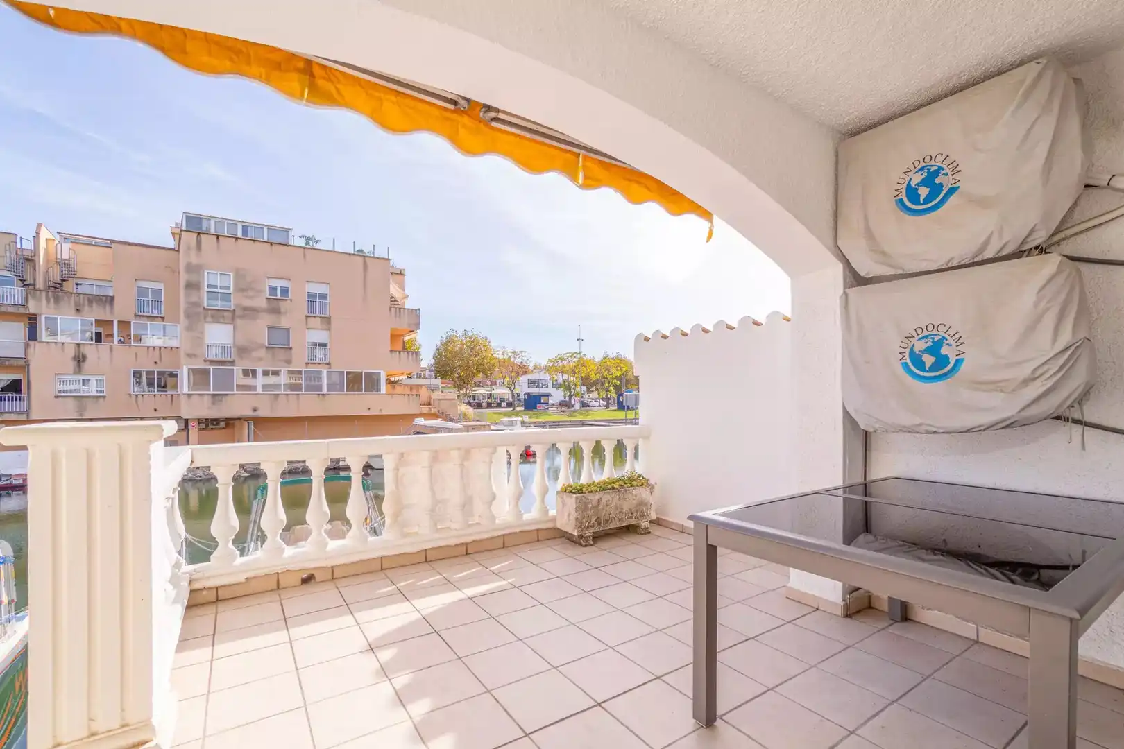 Terrassa de Casa adosada en venda en Empuriabrava amb Aire condicionat, Terrassa i Moblat