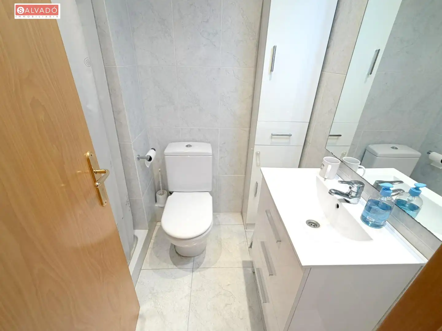 Badezimmer von Wohnung zum Verkauf in Calafell mit Klimaanlage, Privatgarten und Terrasse