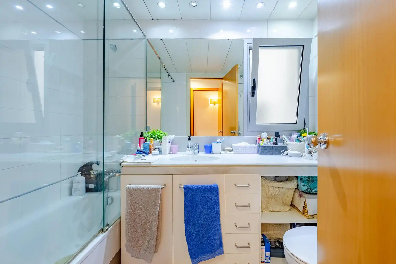 Baño de Piso en venta en Barcelona con Calefacción y Terraza