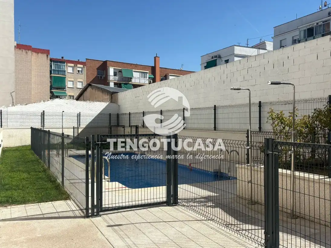 Schwimmbecken von Wohnung zur Miete in Madrid mit Klimaanlage, Heizung und Privatgarten