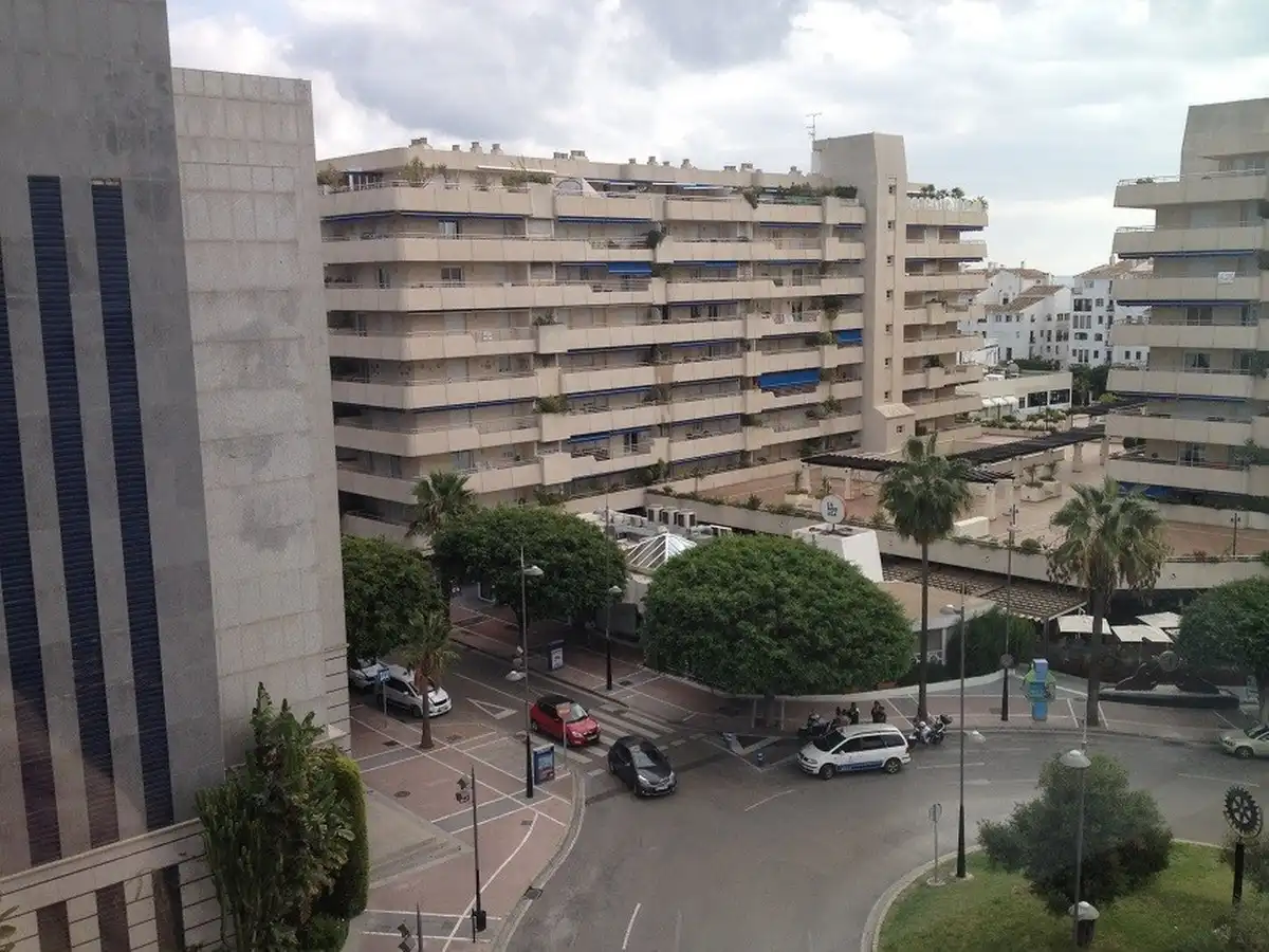 Außenansicht von Büro zum Verkauf in Marbella mit Klimaanlage